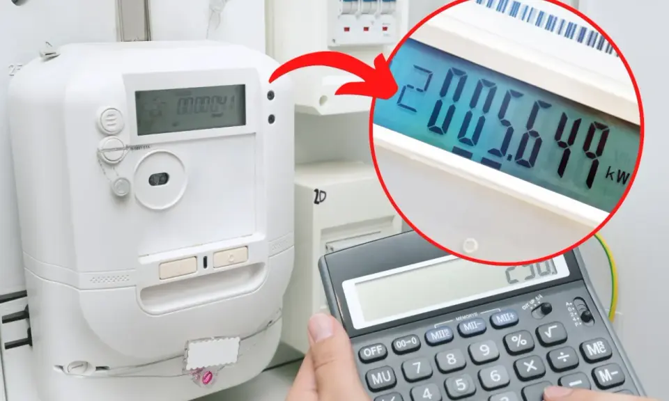 Jak odczytać licznik prądu? Na ekranie licznika widać zużycie 000004.1 kWh, a na kalkulatorze wpisano 2005.649.